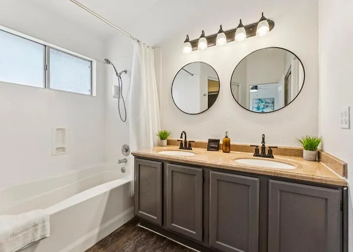 Luxury In Phoenix For 16 Guests & Pool Holiday home Peoria