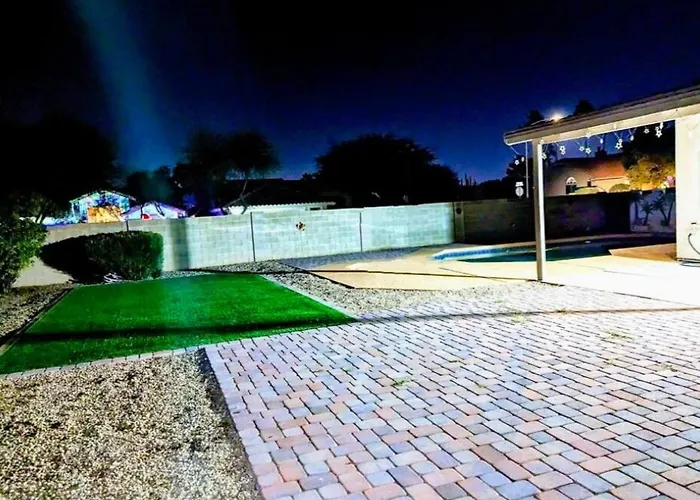 Luxury In Phoenix For 16 Guests & Pool