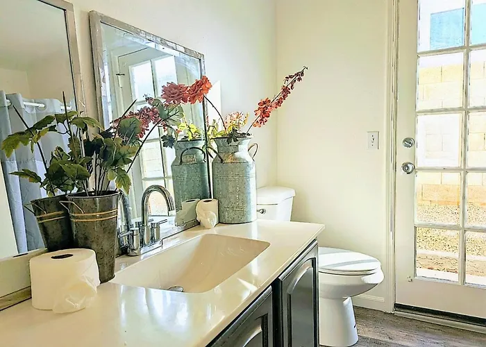 Luxury In Phoenix For 16 Guests & Pool