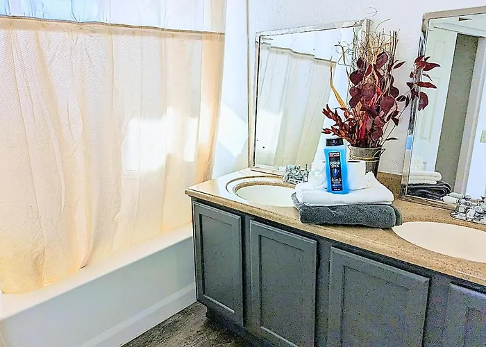 Luxury In Phoenix For 16 Guests & Pool * Peoria