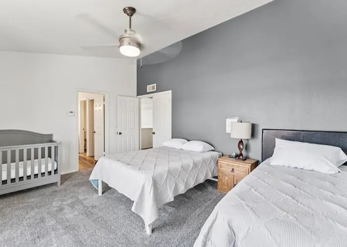 Luxury In Phoenix For 16 Guests & Pool Holiday home