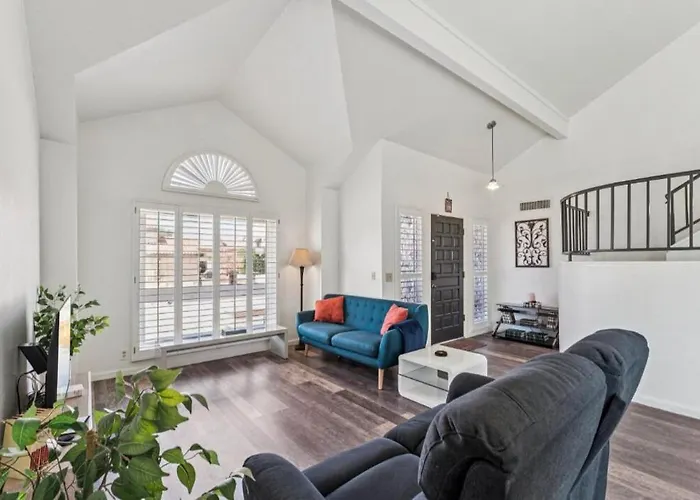 Luxury In Phoenix For 16 Guests & Pool